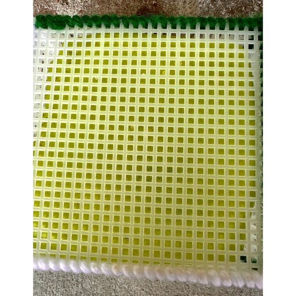 VTG St Patricks Day Trinket Box Handmade Plastic Canvas Shamrock Brooch Pin Bow - Picture 12 of 12